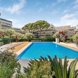 https://corinthea.fr-provencehotel.com